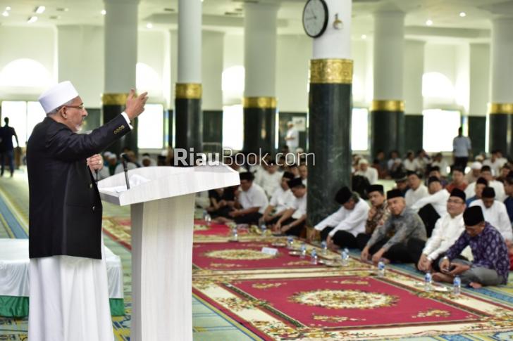 Ribuan Anak Yatim dan Masyarakat Kurang Mampu Hadiri Tabligh Akbar