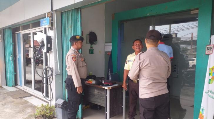 Bersama PLN Pangkalan Kerinci, Polisi Jaga Kondusifitas Masyarakat Pasca Pilkada Serentak
