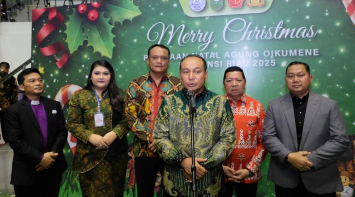 Kapolda Riau Bersama Forkopimda Hadiri Natal Agung Oikumene 2025