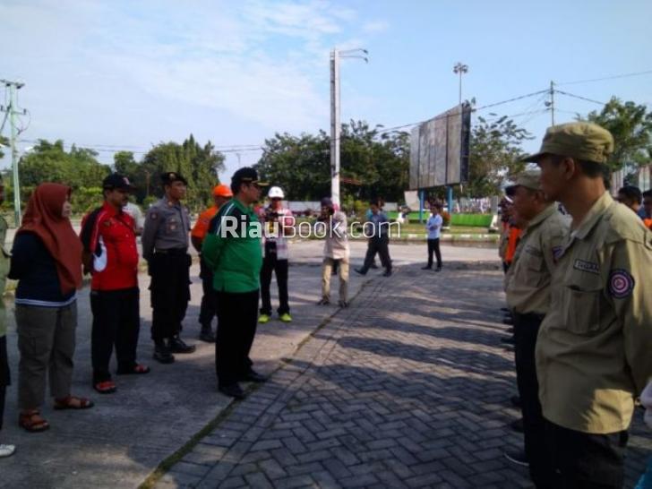 Pj Bupati Kampar Lepas Rombongan Kemah Peduli Lubuk Bigau