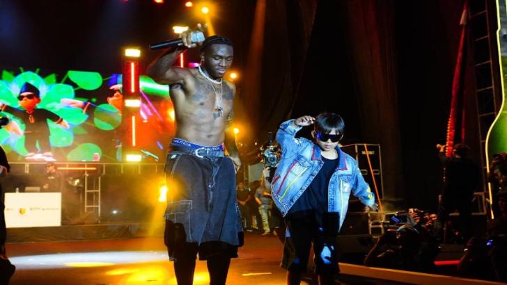 Melly Mike Tutup Festival Pacu Jalur Lewat Musik