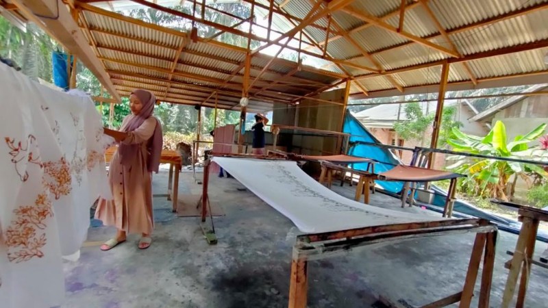 Batik Seikijang, Produk UMKM BRK Syariah Diminati Sejumlah Menteri dan Artis Ibukota